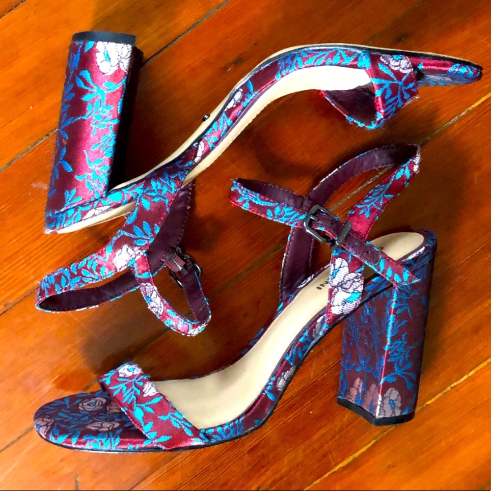 Gianni Bini Embroidered Chunky Heels Burgundy Teal Flowers
